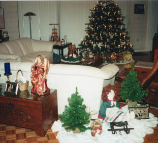 ChristmasDoll.jpg (27049 bytes)